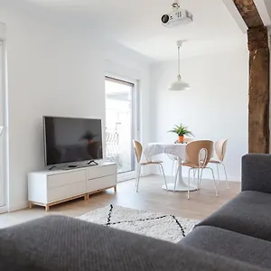  Apartment Next Center Bus & Train Station Free Wifi